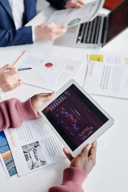 Sticky notes with holiday marketing ideas for Christmas social media and email campaigns.